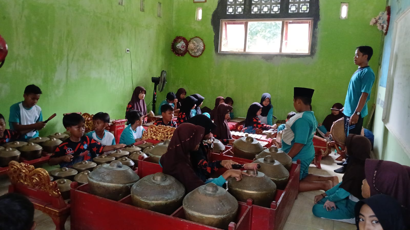 Ekstrakurikuler Karawitan SD Negeri Kroyolor Lestarikan Budaya Jawa